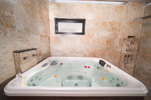 풀빌라 몬테로소 커플