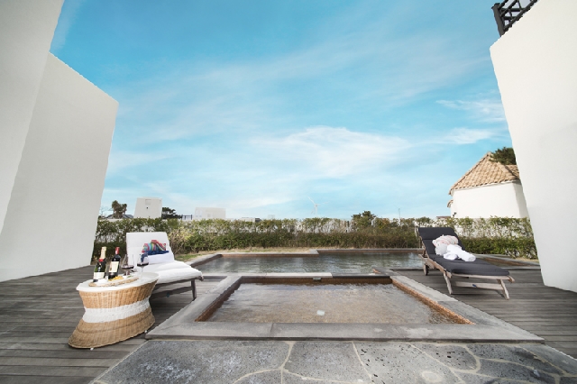 풀빌라 베르나차 커플